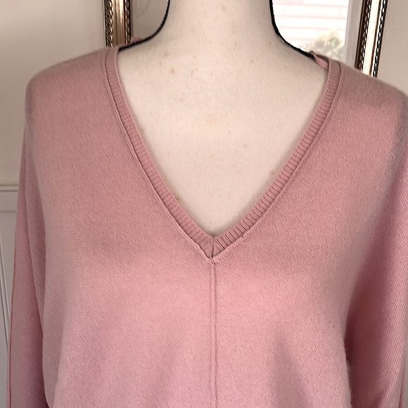 Pilcro for Urban Outfitters Pink Cashmere Sweater VNeckOpen Back Long Sleeve EUC - Picture 3 of 10